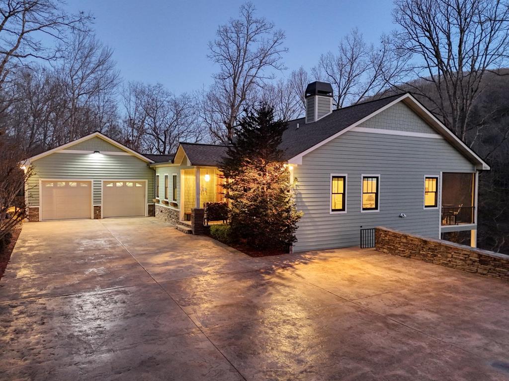 Hiawassee, Georgia, 30546, United States, 3 Bedrooms Bedrooms, ,5 BathroomsBathrooms,Residential,Active,2027313