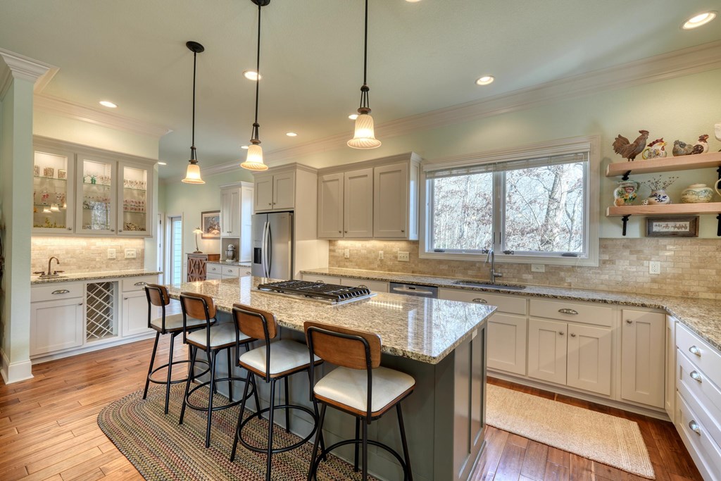 Hiawassee, Georgia, 30546, United States, 3 Bedrooms Bedrooms, ,5 BathroomsBathrooms,Residential,Active,2027313