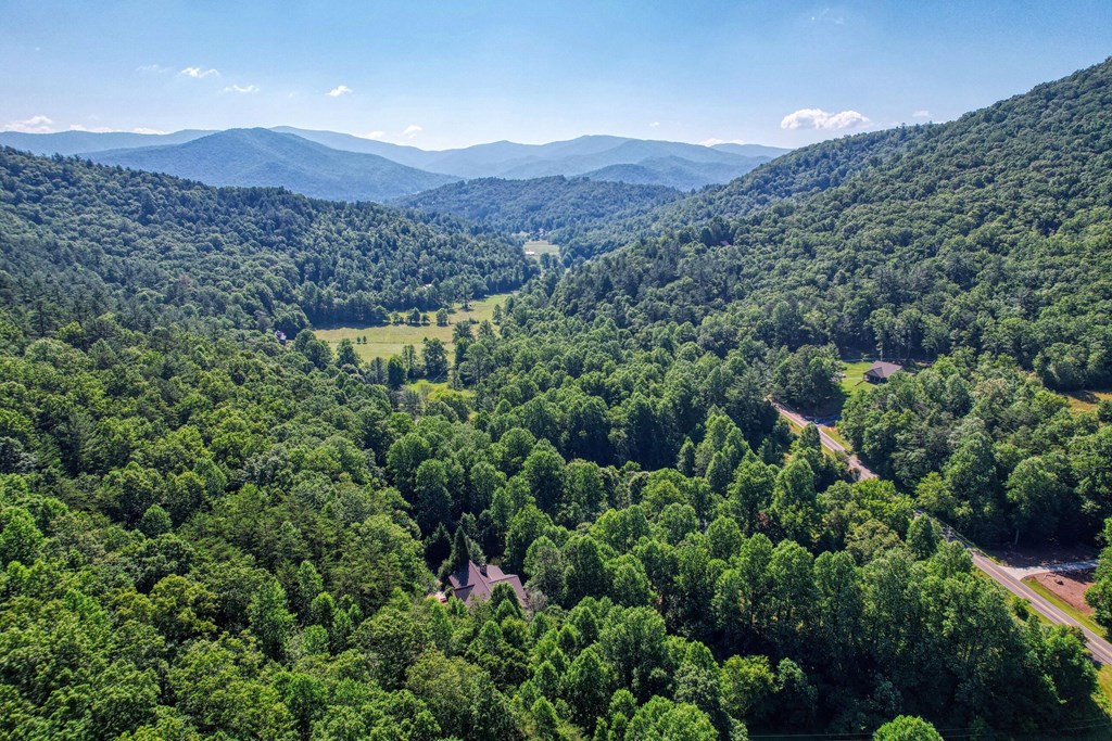 Hiawassee, Georgia, 30546, United States, 3 Bedrooms Bedrooms, ,5 BathroomsBathrooms,Residential,Active,2027313