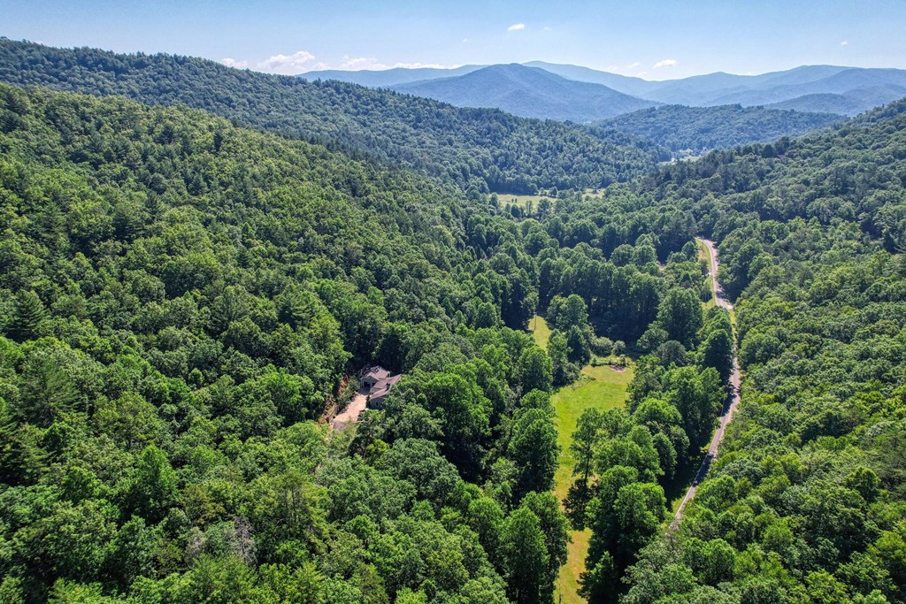 Hiawassee, Georgia, 30546, United States, 3 Bedrooms Bedrooms, ,5 BathroomsBathrooms,Residential,Active,2027313