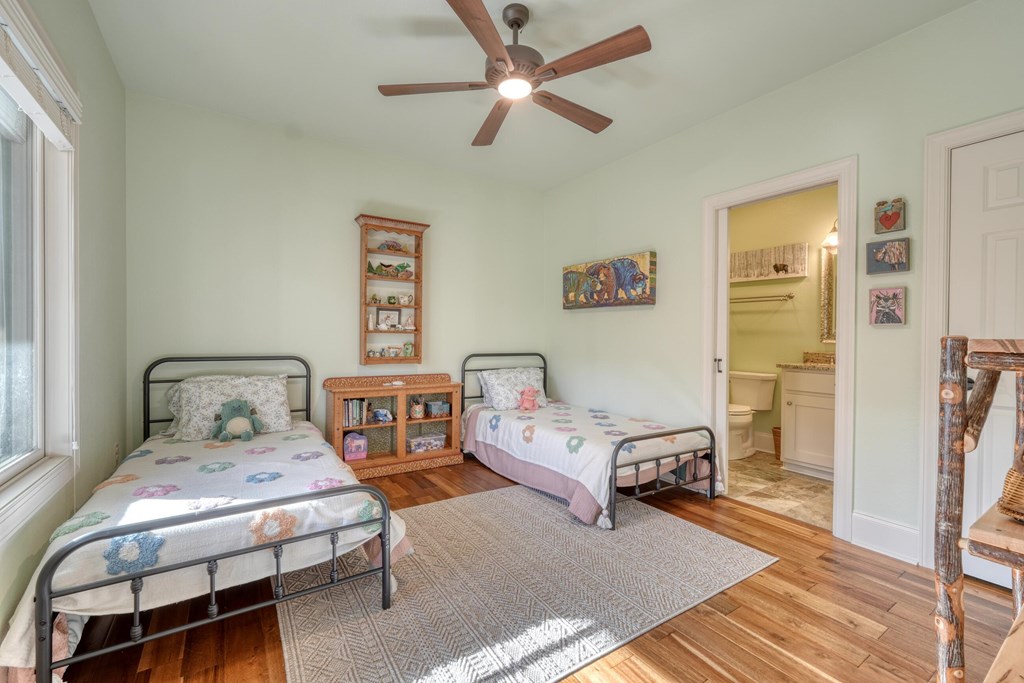 Hiawassee, Georgia, 30546, United States, 3 Bedrooms Bedrooms, ,5 BathroomsBathrooms,Residential,Active,2027313