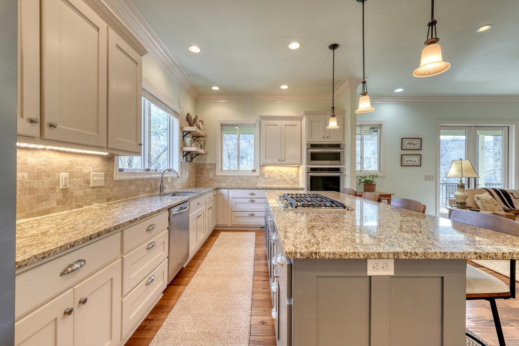 Hiawassee, Georgia, 30546, United States, 3 Bedrooms Bedrooms, ,5 BathroomsBathrooms,Residential,Active,2027313