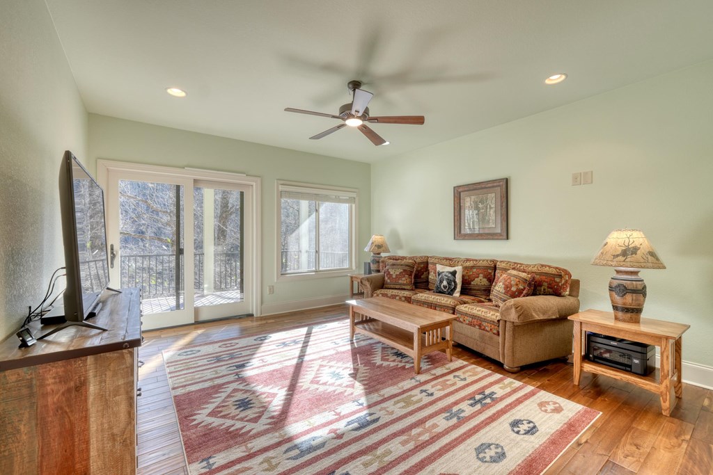Hiawassee, Georgia, 30546, United States, 3 Bedrooms Bedrooms, ,5 BathroomsBathrooms,Residential,Active,2027313