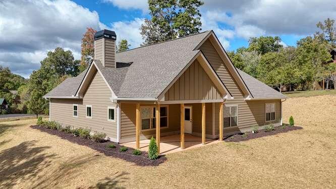 210 Gladys Lane