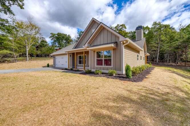 210 Gladys Lane