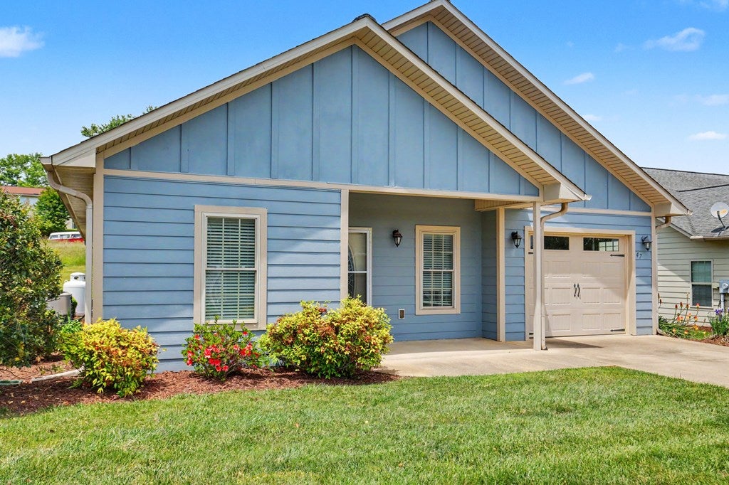 47 Riverwalk Circle