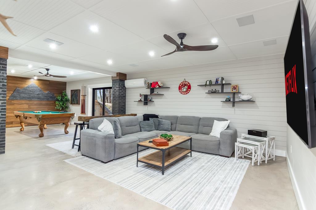 Ellijay, Georgia, 30536, United States, 4 Bedrooms Bedrooms, ,3 BathroomsBathrooms,Residential,Active,2018187