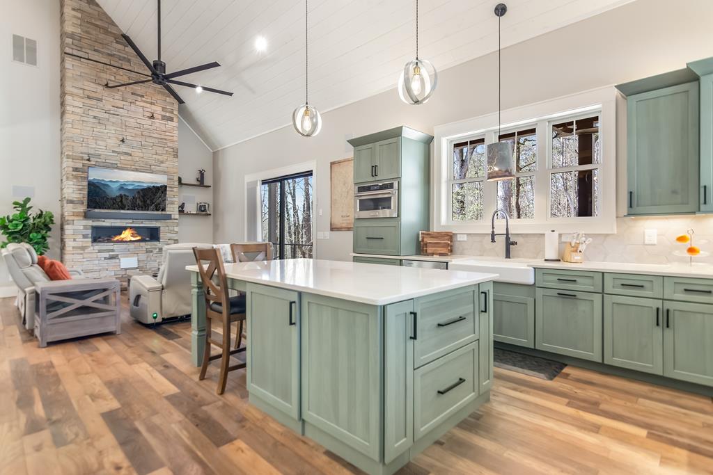 Ellijay, Georgia, 30536, United States, 4 Bedrooms Bedrooms, ,3 BathroomsBathrooms,Residential,Active,2018187