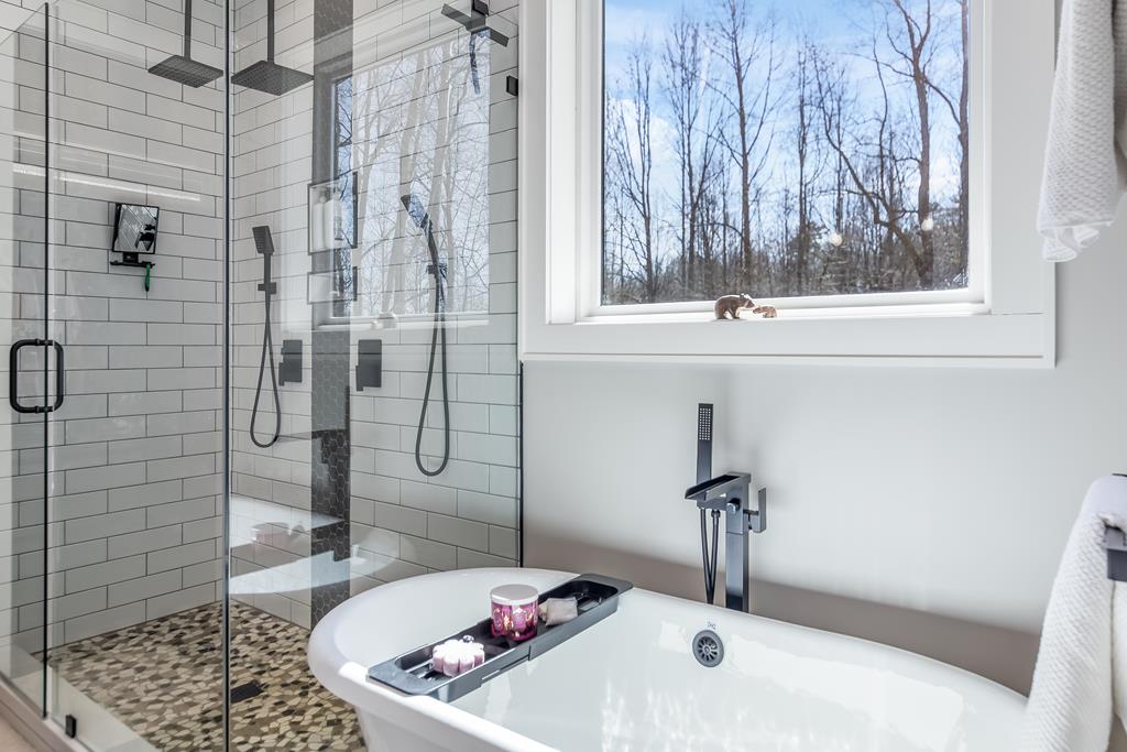 Ellijay, Georgia, 30536, United States, 4 Bedrooms Bedrooms, ,3 BathroomsBathrooms,Residential,Active,2018187