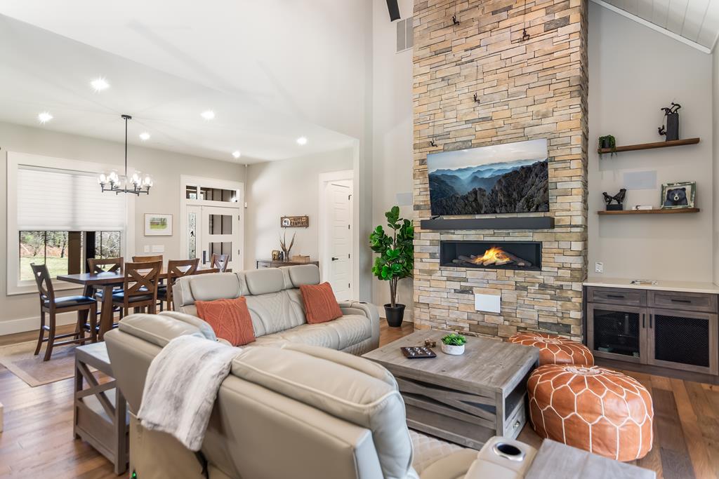 Ellijay, Georgia, 30536, United States, 4 Bedrooms Bedrooms, ,3 BathroomsBathrooms,Residential,Active,2018187