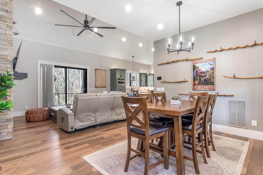 Ellijay, Georgia, 30536, United States, 4 Bedrooms Bedrooms, ,3 BathroomsBathrooms,Residential,Active,2018187