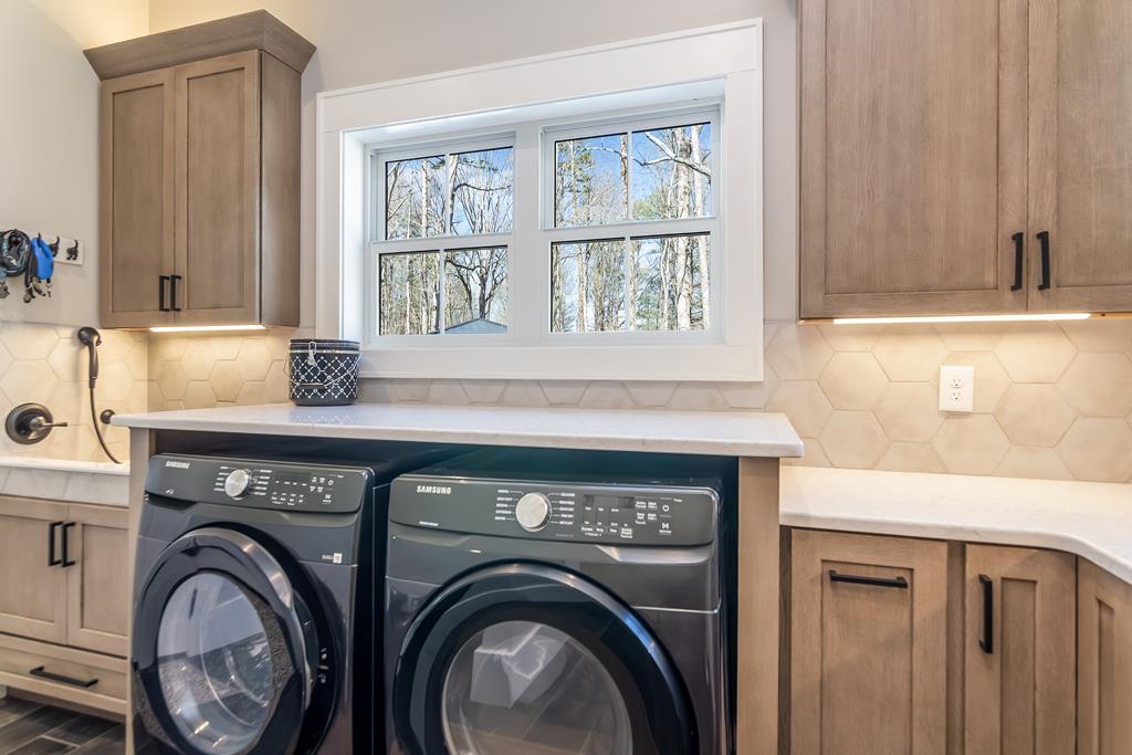 Ellijay, Georgia, 30536, United States, 4 Bedrooms Bedrooms, ,3 BathroomsBathrooms,Residential,Active,2018187