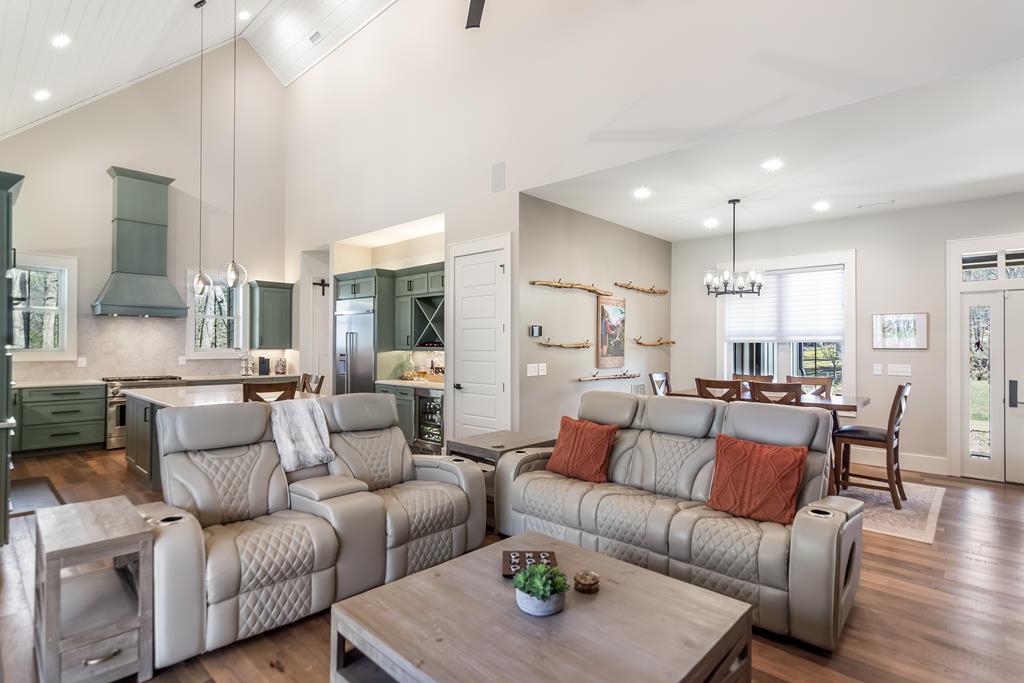 Ellijay, Georgia, 30536, United States, 4 Bedrooms Bedrooms, ,3 BathroomsBathrooms,Residential,Active,2018187