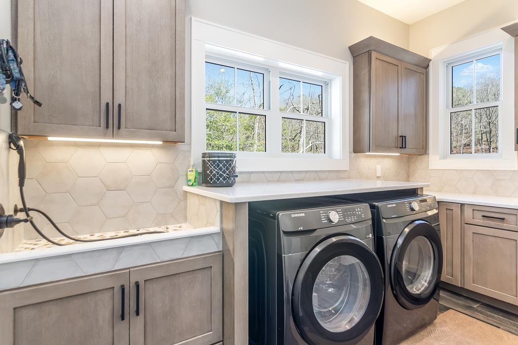 Ellijay, Georgia, 30536, United States, 4 Bedrooms Bedrooms, ,3 BathroomsBathrooms,Residential,Active,2018187