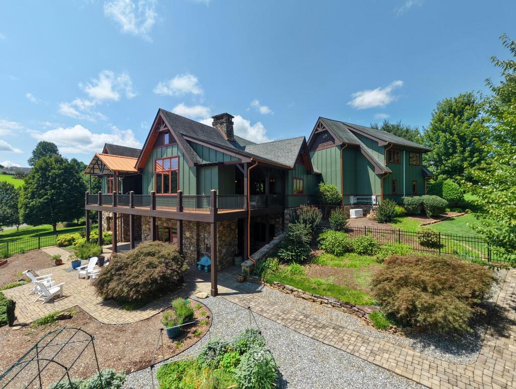 2206 High Meadows Lane