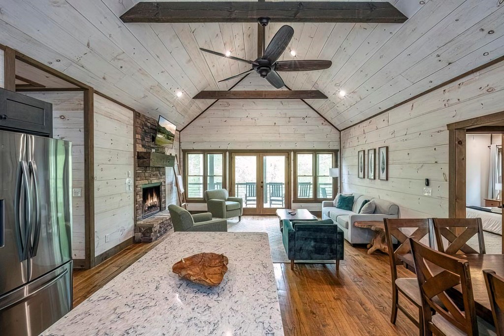 1085 Dills Road
