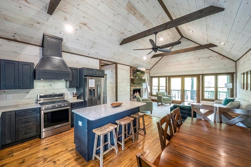 1085 Dills Road