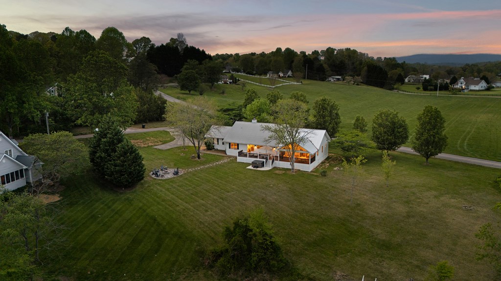 2180 Pine Lake Road