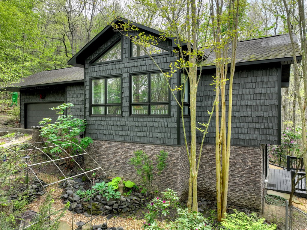 115 New River Estates