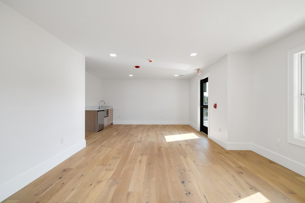 1281 #4 E Main Street