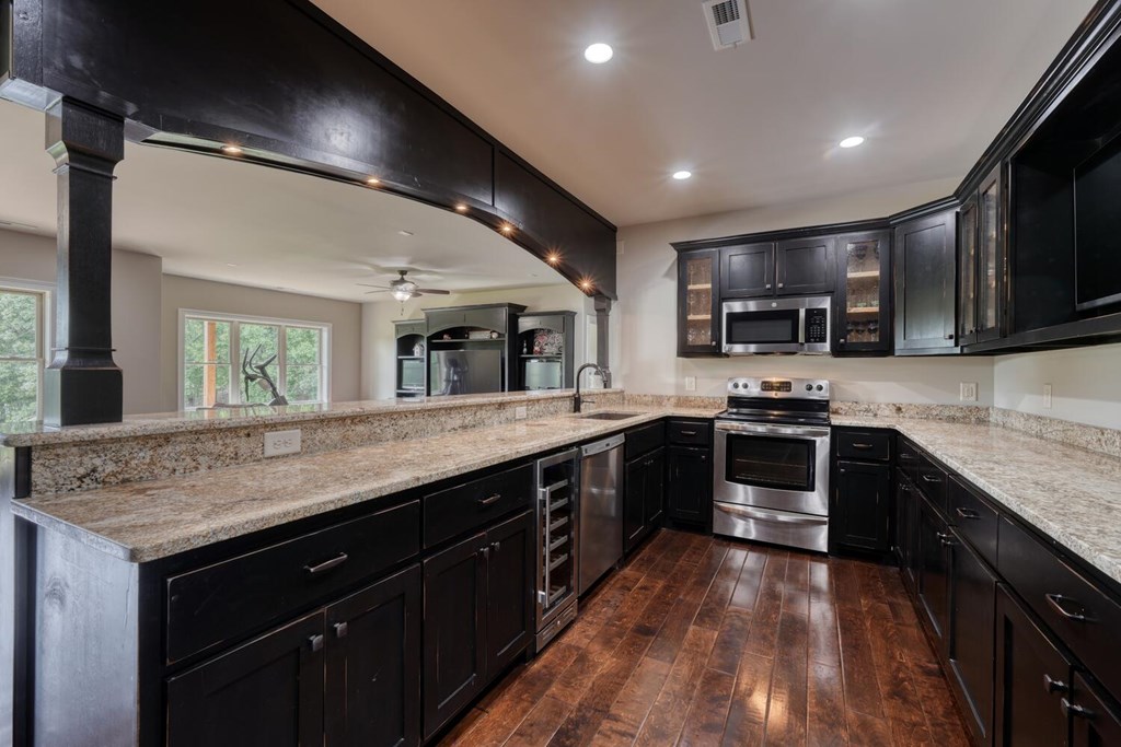 Blairsville, Georgia, 30512, United States, 4 Bedrooms Bedrooms, ,4 BathroomsBathrooms,Residential,Active,2030979