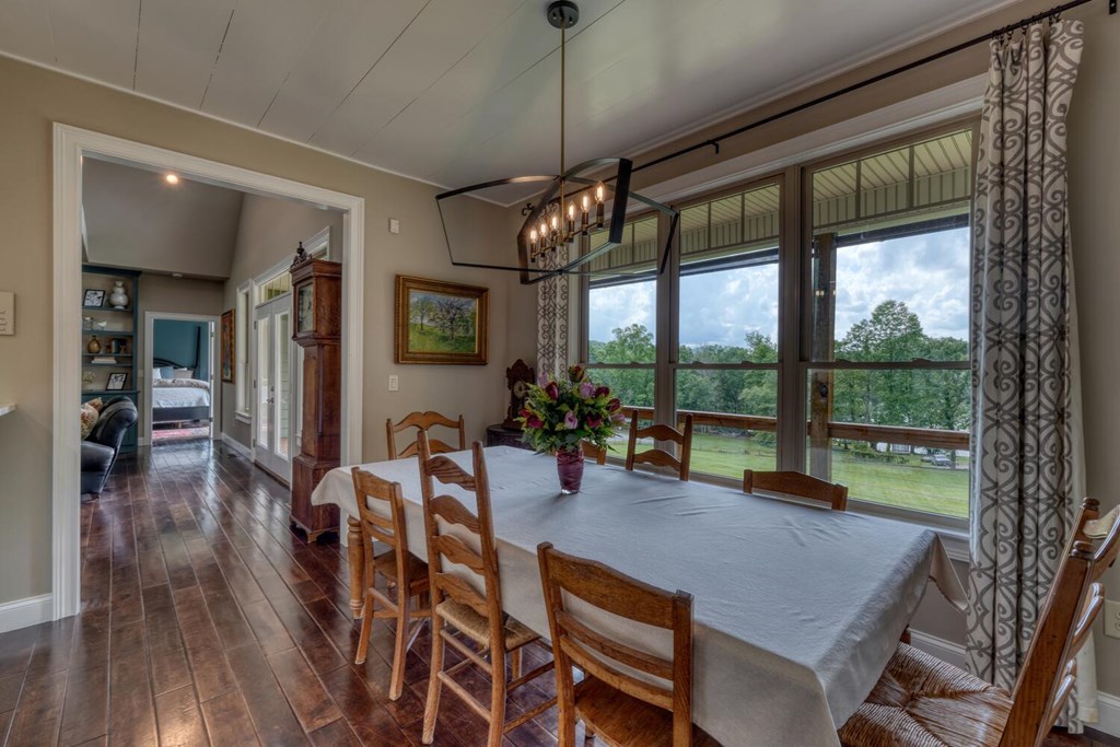 Blairsville, Georgia, 30512, United States, 4 Bedrooms Bedrooms, ,4 BathroomsBathrooms,Residential,Active,2030979