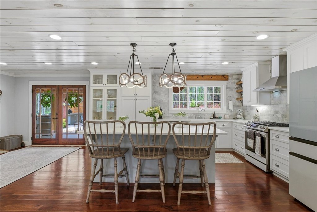 121 Willow Creek Lane