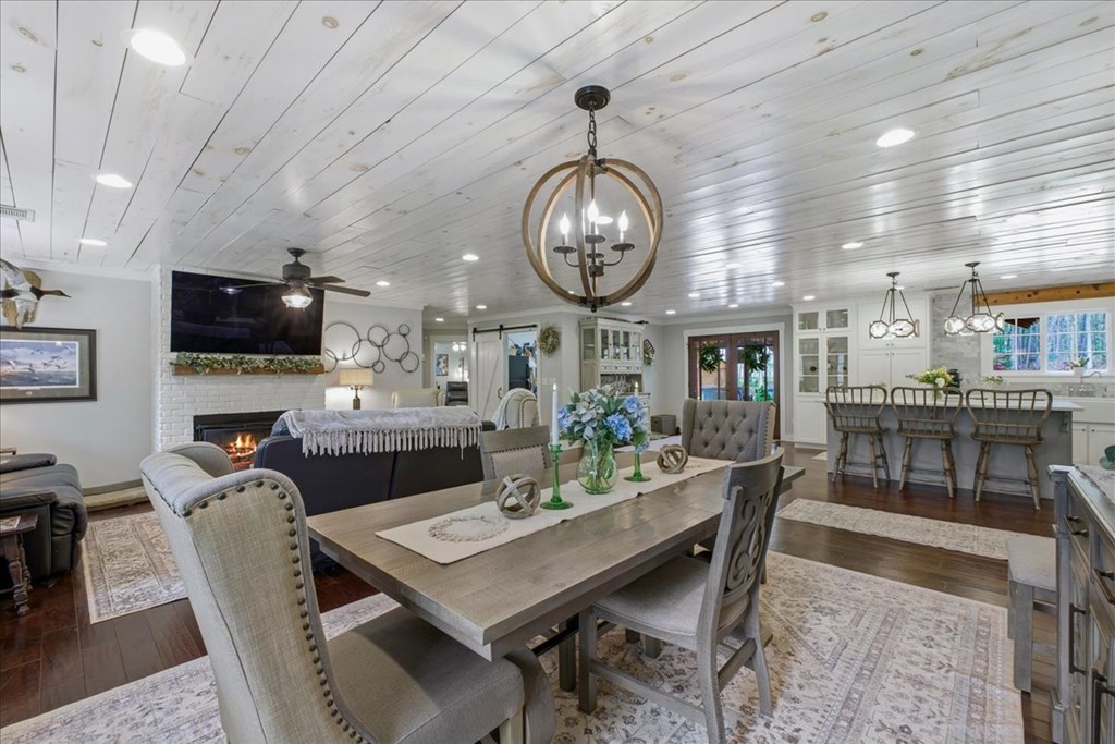 121 Willow Creek Lane