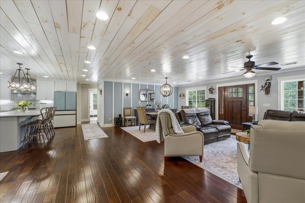 121 Willow Creek Lane