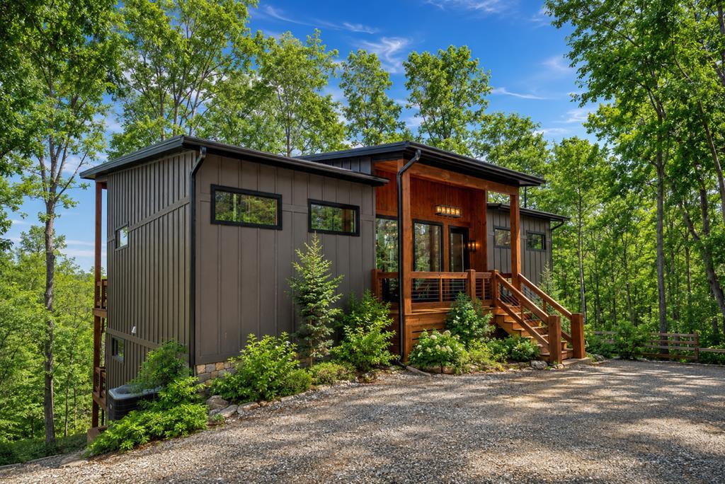 Blue Ridge, Georgia, 30513, United States, 3 Bedrooms Bedrooms, ,4 BathroomsBathrooms,Residential,Active,2034282