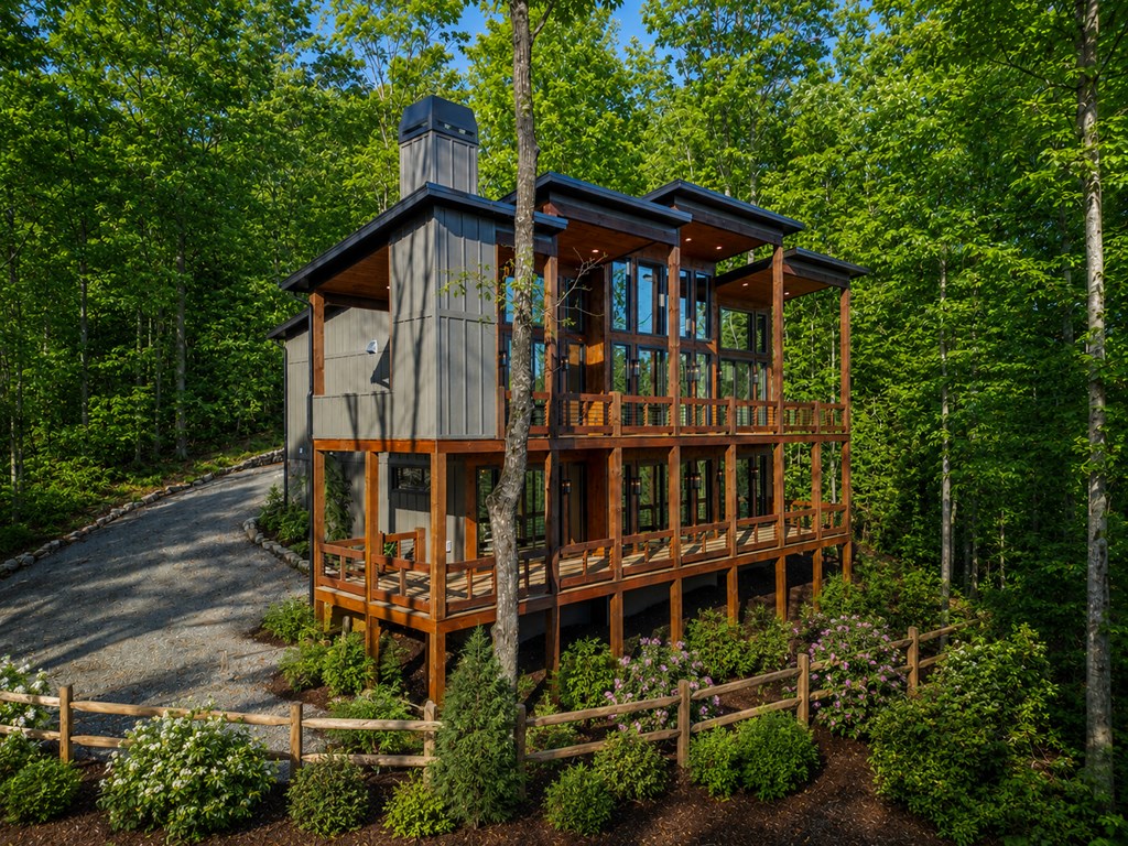 Blue Ridge, Georgia, 30513, United States, 3 Bedrooms Bedrooms, ,4 BathroomsBathrooms,Residential,Active,2034282