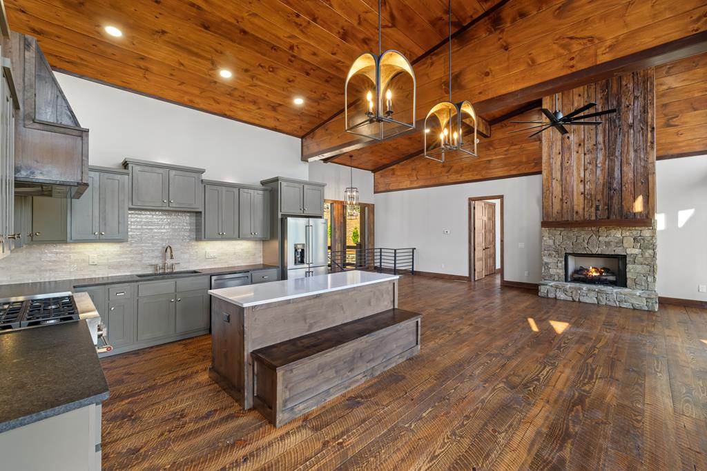 Blue Ridge, Georgia, 30513, United States, 3 Bedrooms Bedrooms, ,4 BathroomsBathrooms,Residential,Active,2034282