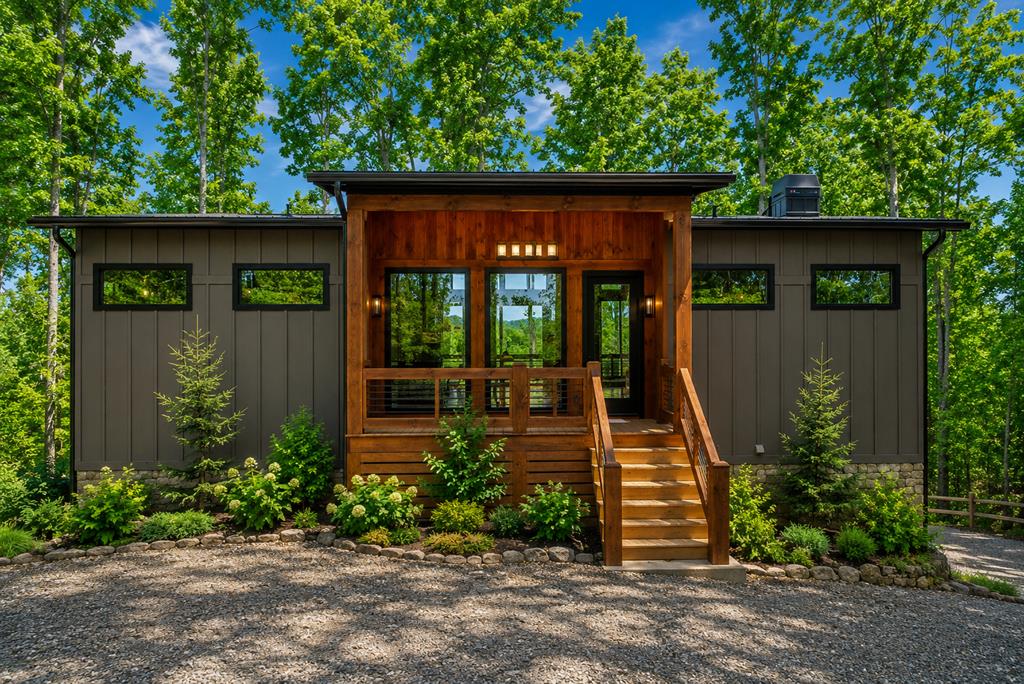 Blue Ridge, Georgia, 30513, United States, 3 Bedrooms Bedrooms, ,4 BathroomsBathrooms,Residential,Active,2034282
