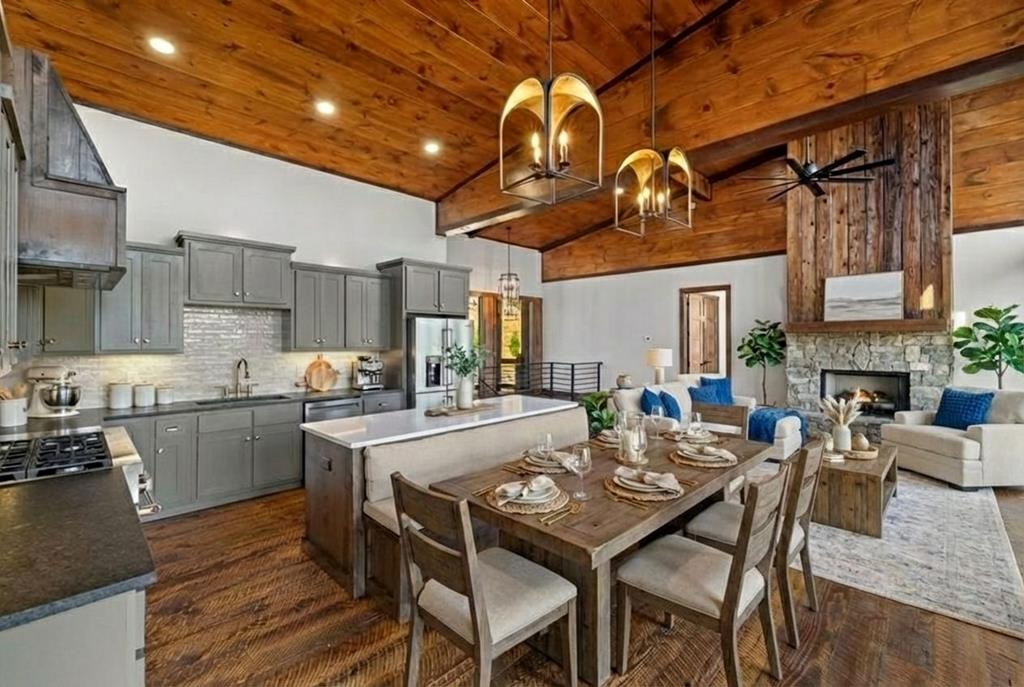 Blue Ridge, Georgia, 30513, United States, 3 Bedrooms Bedrooms, ,4 BathroomsBathrooms,Residential,Active,2034282