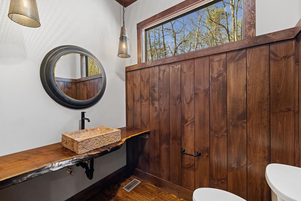 Blue Ridge, Georgia, 30513, United States, 3 Bedrooms Bedrooms, ,4 BathroomsBathrooms,Residential,Active,2034282