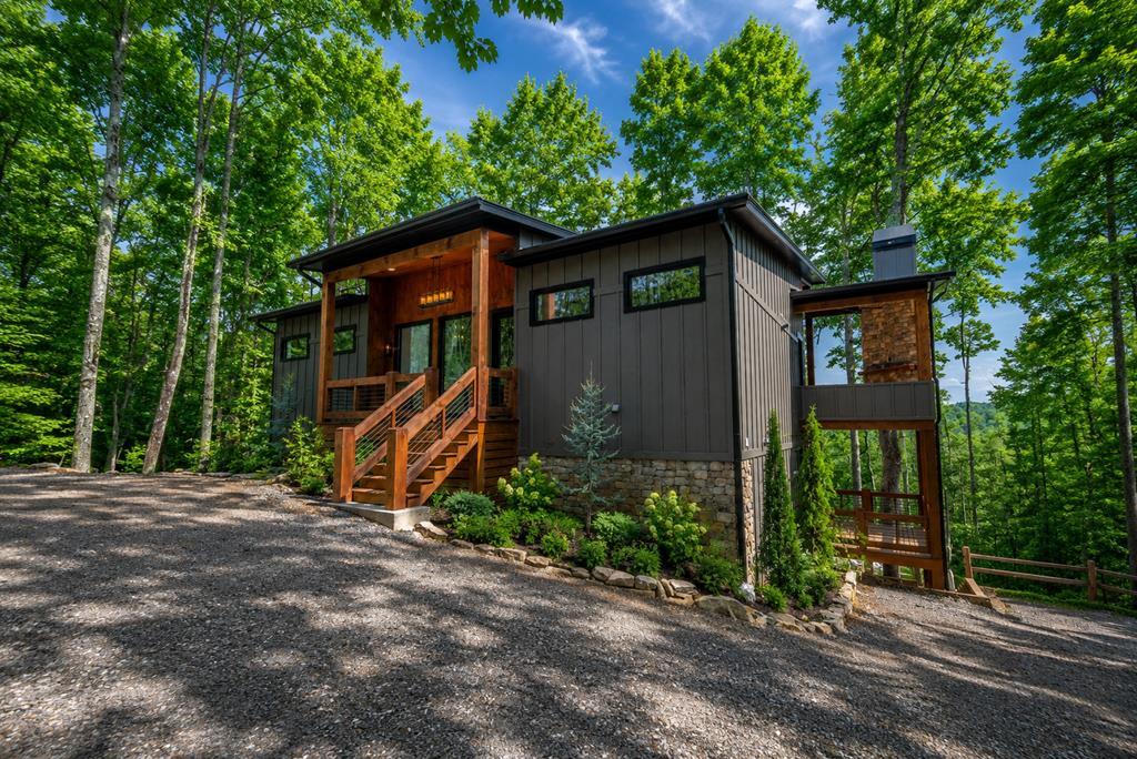 Blue Ridge, Georgia, 30513, United States, 3 Bedrooms Bedrooms, ,4 BathroomsBathrooms,Residential,Active,2034282