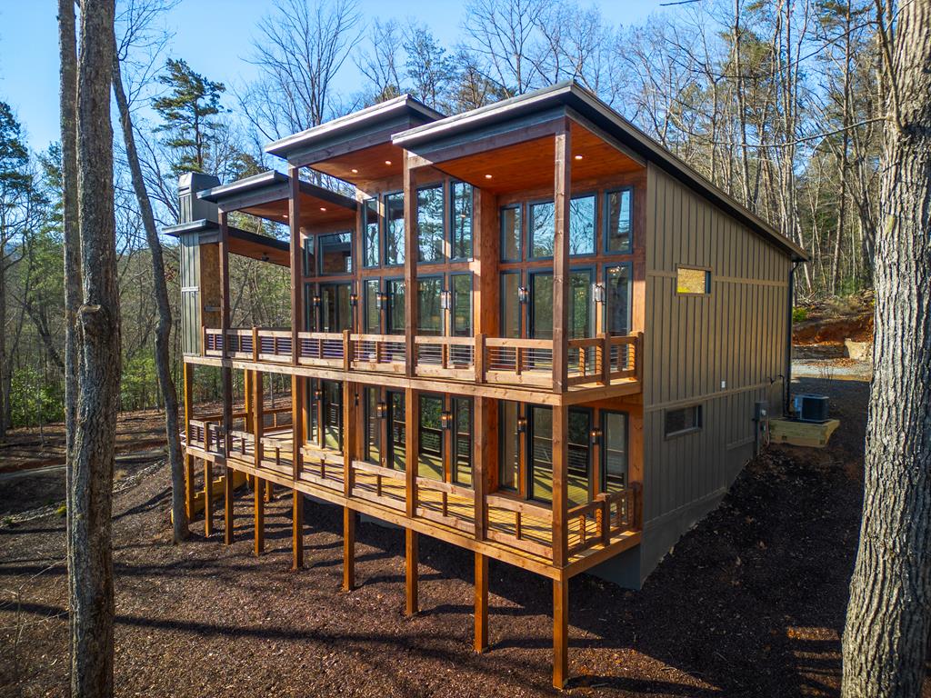 Blue Ridge, Georgia, 30513, United States, 3 Bedrooms Bedrooms, ,4 BathroomsBathrooms,Residential,Active,2034282