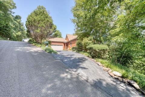 A home in Hiawassee