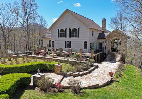 A home in Hayesville