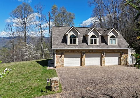 A home in Hayesville