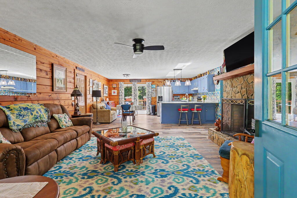 6 Deer Run Drive