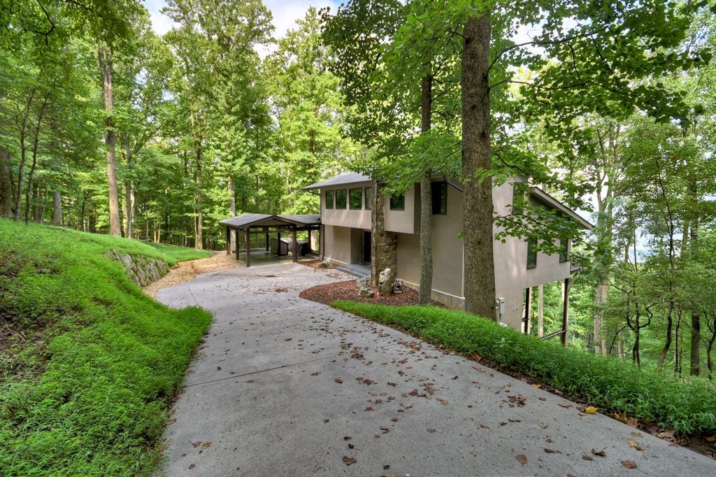 82 Ridgehaven Lane