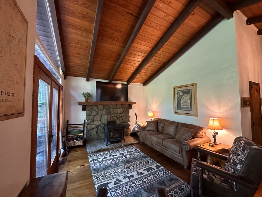 916 Riverside Lane
