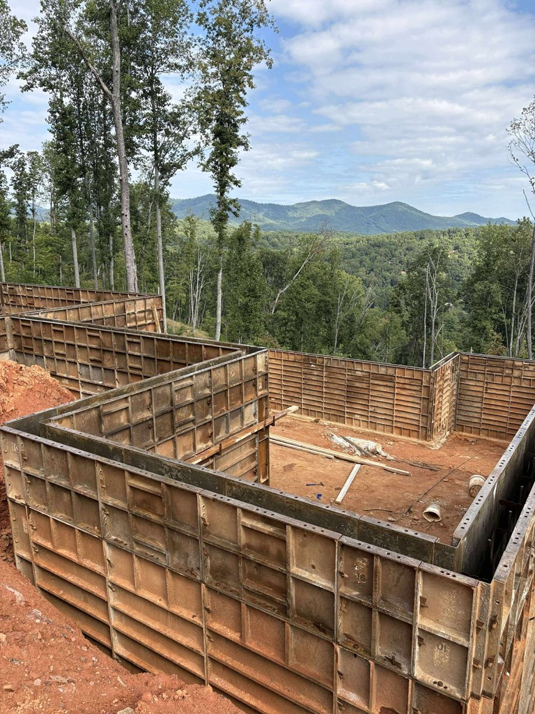 437 Skyline View Drive