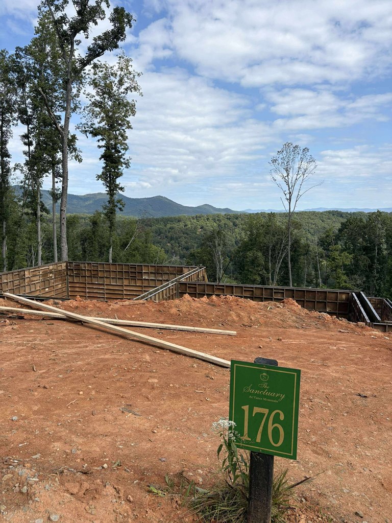 437 Skyline View Drive