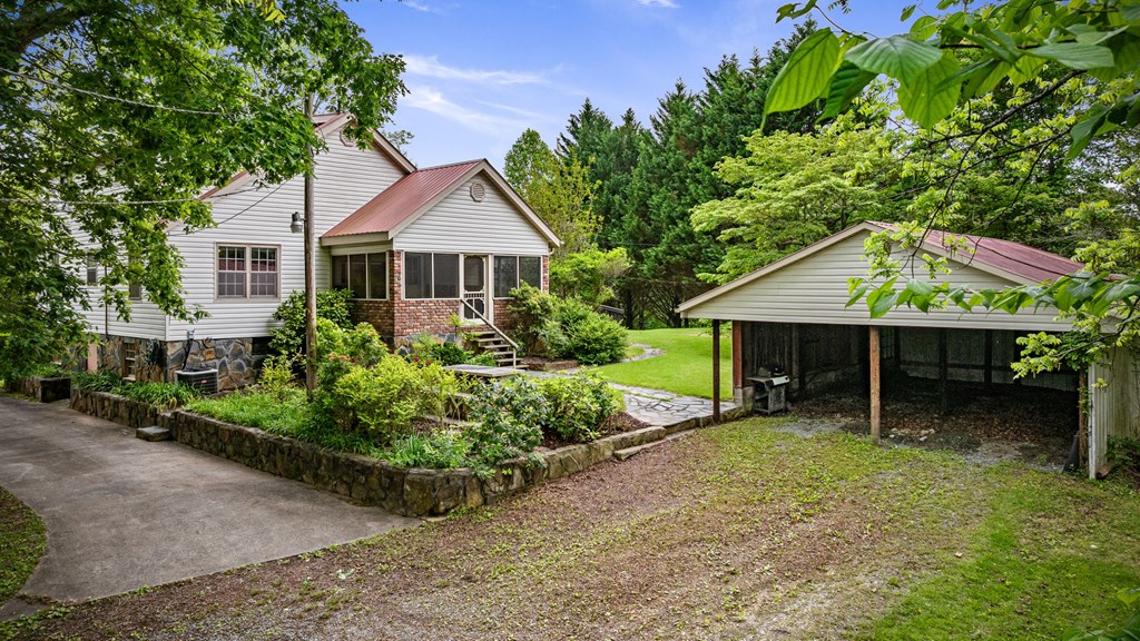 16 Hollow Springs Road