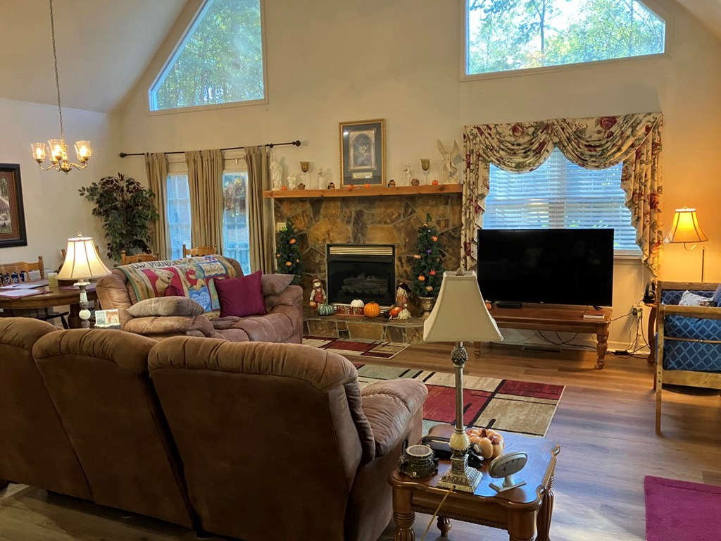 121 White Oak Drive