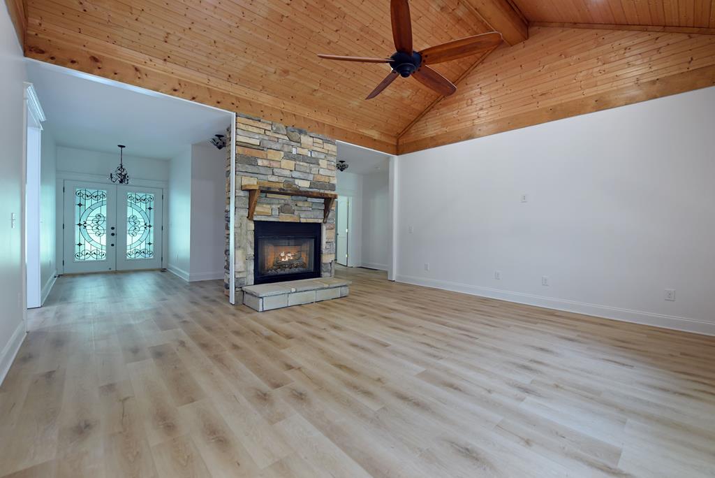 135 Floyds Way