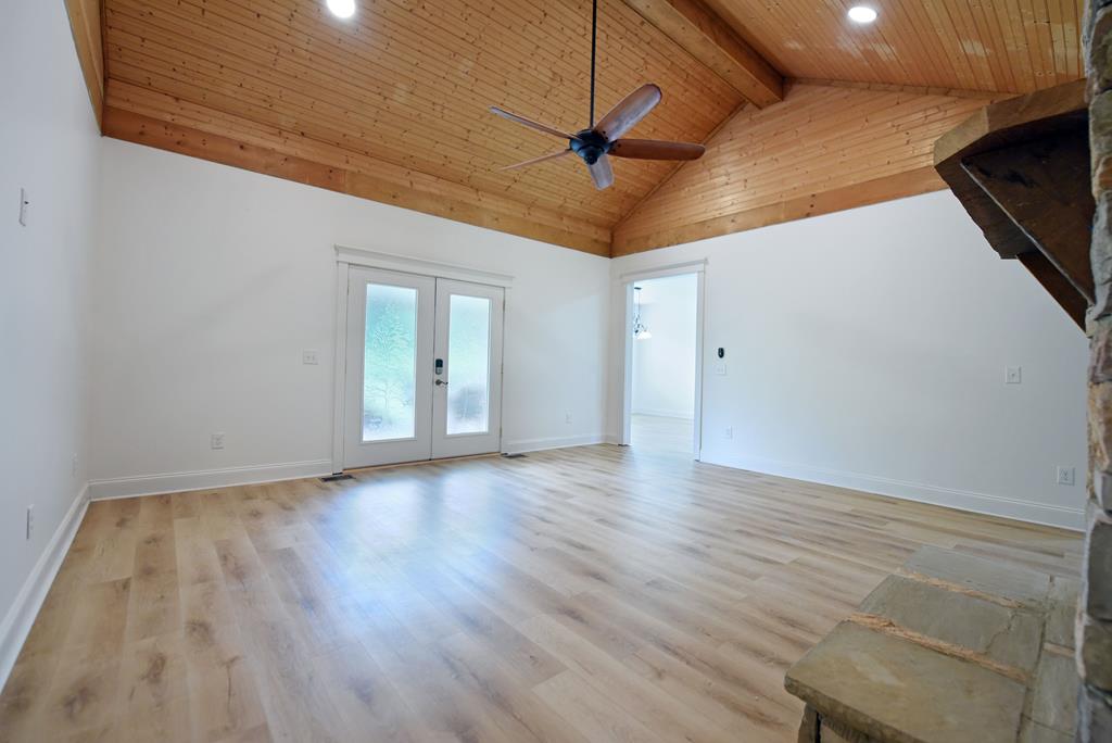 135 Floyds Way