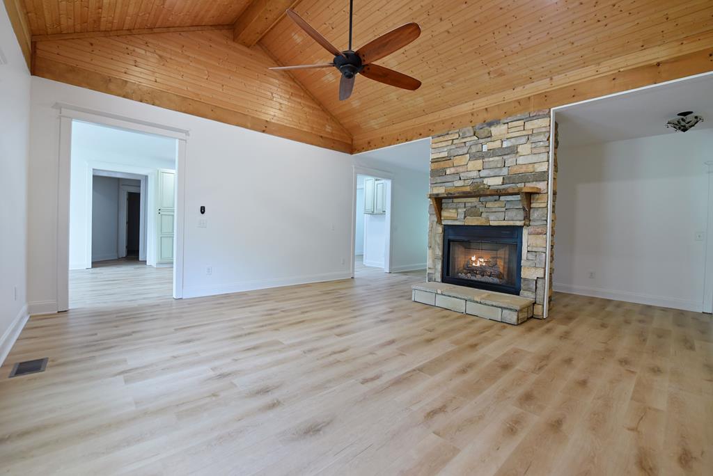 135 Floyds Way